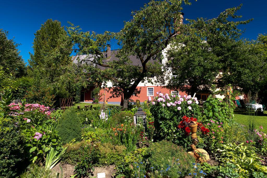 Gasthof Braeuer - Familie Eibensteiner Weißkirchen in Steiermark Dış mekan fotoğraf