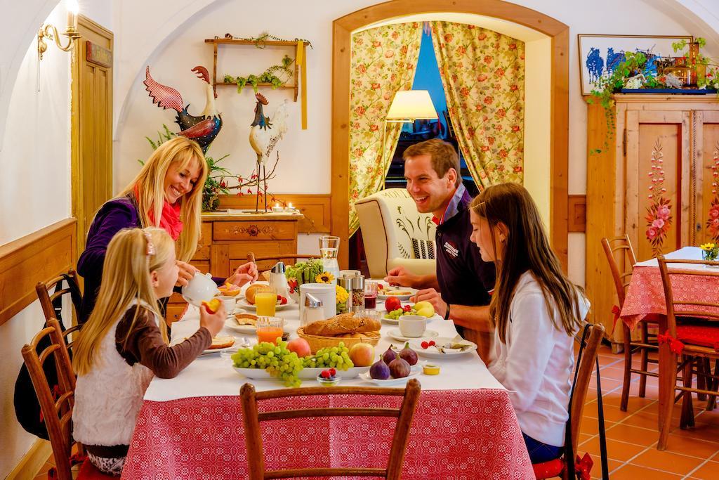 Gasthof Braeuer - Familie Eibensteiner Weißkirchen in Steiermark Dış mekan fotoğraf