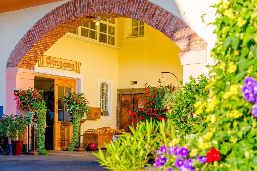 Gasthof Braeuer - Familie Eibensteiner Weißkirchen in Steiermark Dış mekan fotoğraf